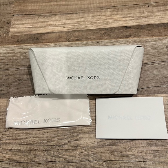 Michael Kors Eyeglass case - Picture 3 of 4